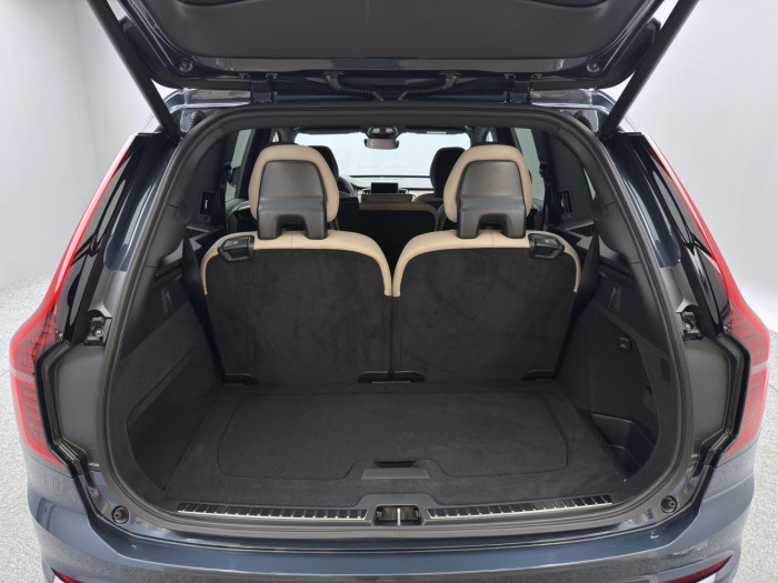 Volvo XC90 T8 AWD Plug-in DARK PLUS 7m na operativní leasing