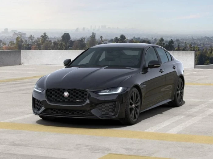 JAGUAR XE D200 R-DYNAMIC BLACK AWD AUT Fullservis na operativní leasing