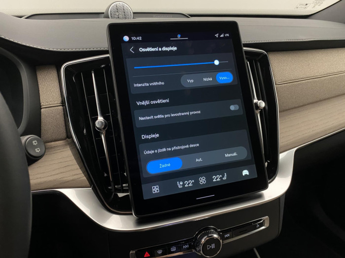 Volvo XC90 T8 AWD Plug-in DARK PLUS 7m na operativní leasing