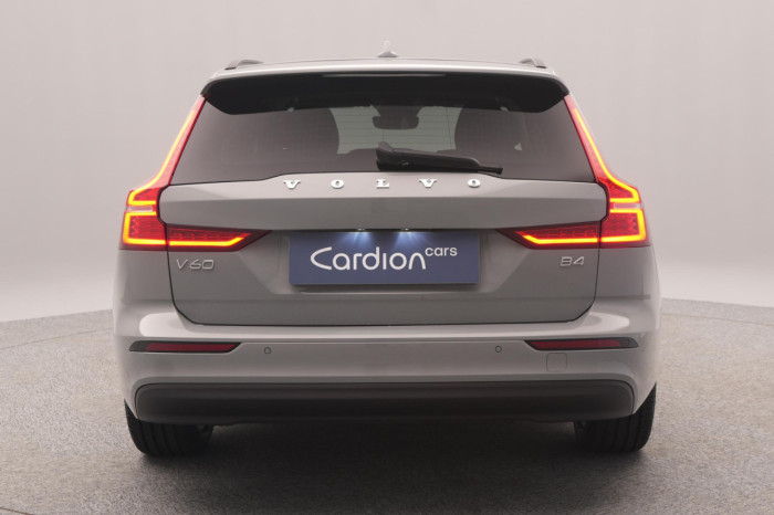 Volvo V60 B4 AUT CORE na operativní leasing
