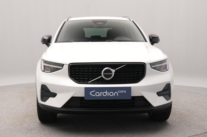 Volvo XC40 B3 AUT DARK PLUS na operativní leasing
