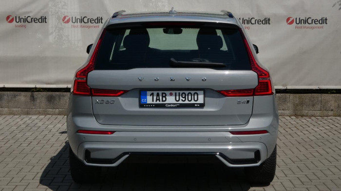 Volvo XC60 B4 mHEV AWD Plus Dark na operativní leasing