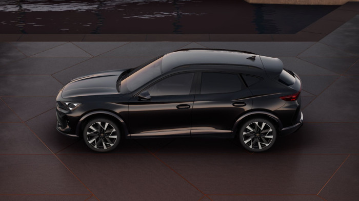 Cupra Formentor Tribe e-HYBRID 204k DSG na operativní leasing