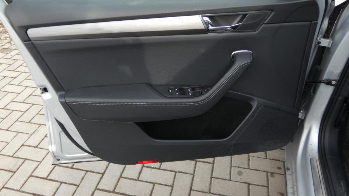 Škoda Superb 2,0 TDI DSG Style na operativní leasing