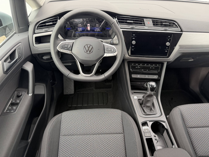 Volkswagen Touran People 6G EVO2 1,5TSI / 110kW na operativní leasing