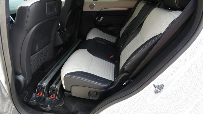 Land Rover Discovery D250 AUTO 4WD na operativní leasing