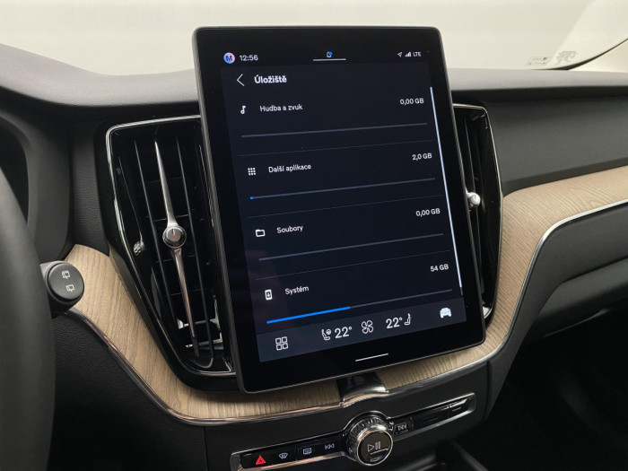 Volvo XC60 B5 AWD AUT BRIGHT PLUS na operativní leasing