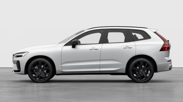 Volvo XC60 PLUS BLACK EDITION, B5 AWD, 184+10 kW / 250+14 HP na operativní leasing
