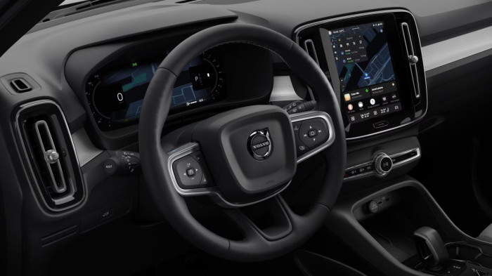 Volvo XC40 B3 AUT DARK PLUS na operativní leasing
