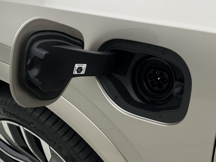 Volvo XC90 T8 AWD Plug-in DARK PLUS 7m na operativní leasing