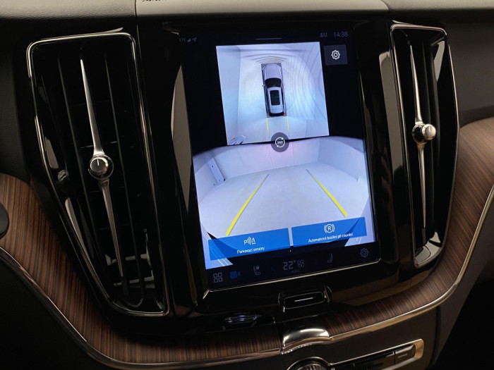 Volvo XC60 B5 AWD AUT DARK PLUS na operativní leasing