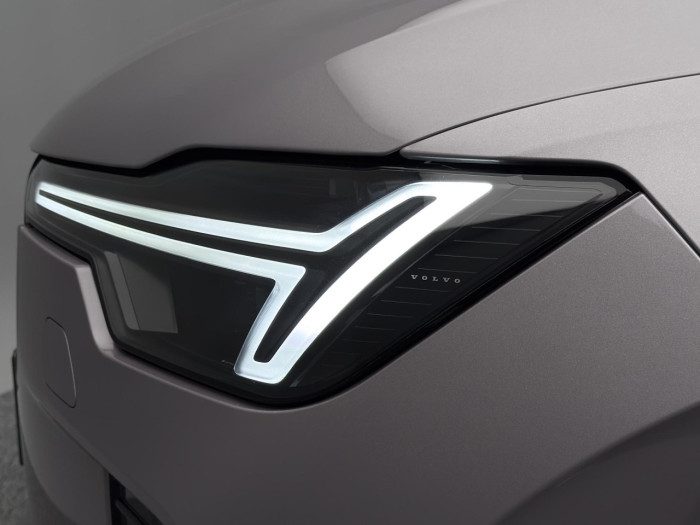 Volvo XC90 T8 AWD Plug-in BRIGHT PLUS 7m na operativní leasing