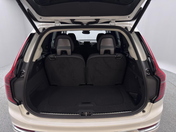 Volvo XC90 T8 AWD Plug-in BRIGHT PLUS 7m na operativní leasing