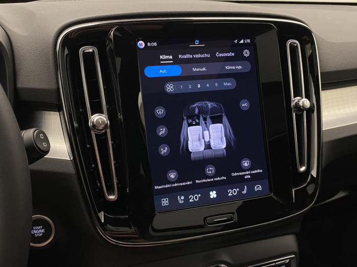 Volvo XC40 B3 AUT DARK PLUS na operativní leasing