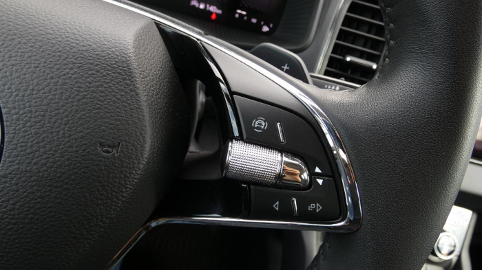 Škoda Karoq 1,5 TSI Ambition DSG na operativní leasing