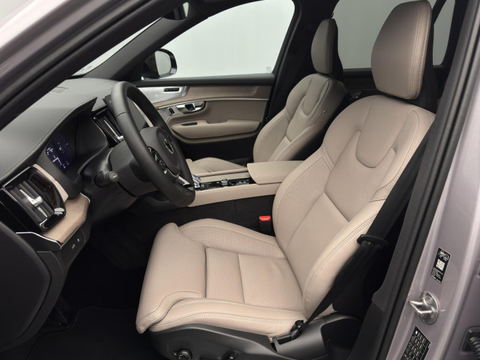 Volvo XC90 T8 AWD Plug-in DARK PLUS 7m na operativní leasing