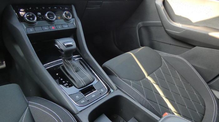 Škoda Karoq 1,5 TSI Sportline DSG na operativní leasing