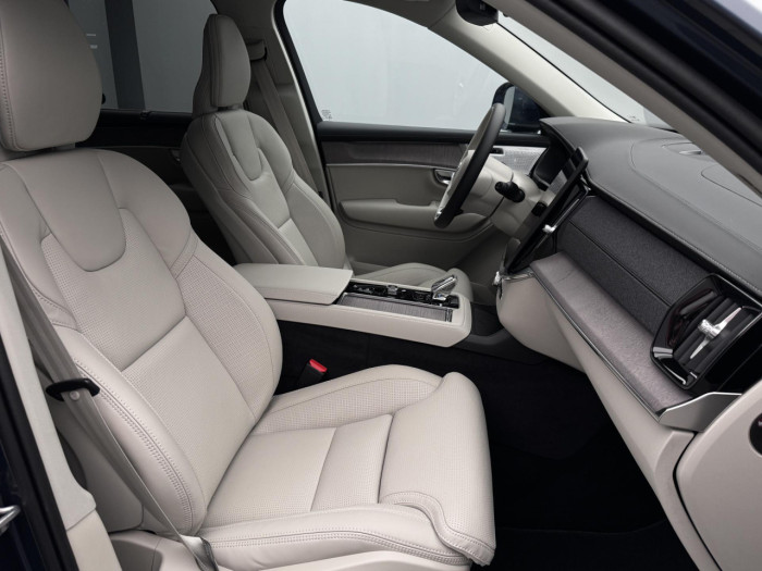 Volvo XC90 T8 AWD Plug-in BRIGHT PLUS 7m na operativní leasing