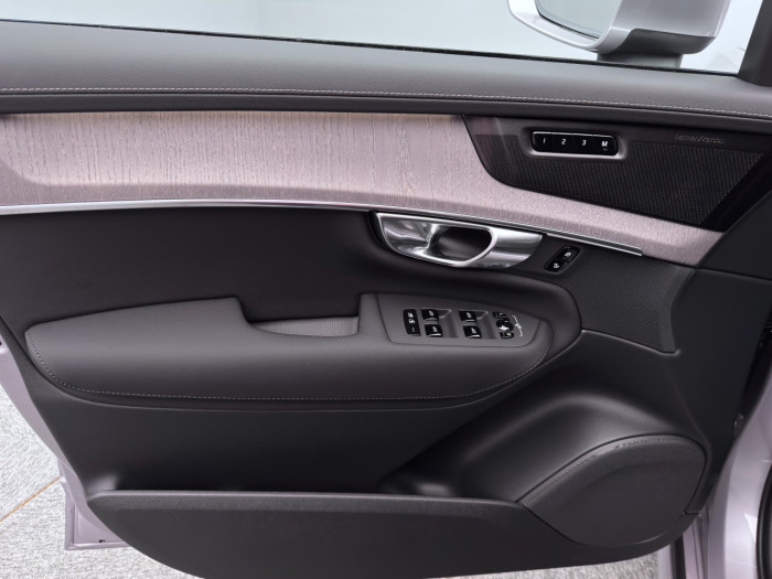 Volvo XC90 T8 AWD Plug-in BRIGHT PLUS 7m na operativní leasing