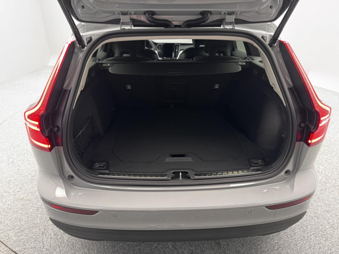 Volvo V60 B4 AUT CORE na operativní leasing