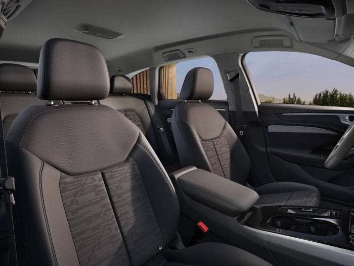 Audi A6 Avant 2.0 TDI quattro 150 kW STR na operativní leasing