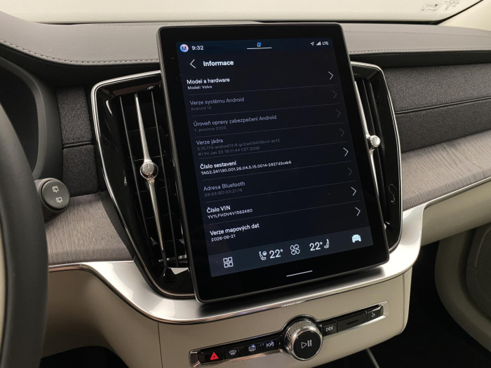 Volvo XC90 T8 AWD Plug-in BRIGHT PLUS 7m na operativní leasing