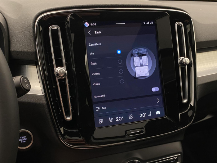 Volvo XC40 B3 AUT DARK PLUS na operativní leasing