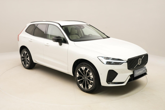 Volvo XC60 B5 AWD AUT DARK PLUS na operativní leasing