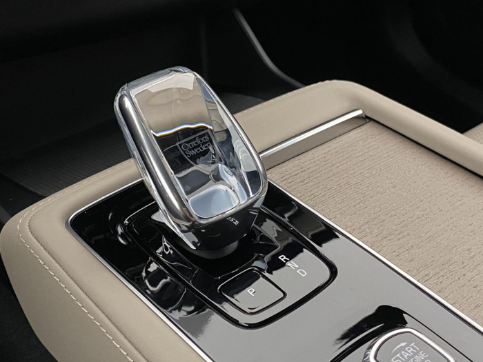 Volvo XC90 T8 AWD Plug-in DARK PLUS 7m na operativní leasing