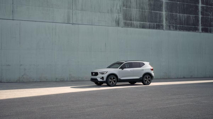 Volvo XC40 B3 AUT DARK PLUS na operativní leasing