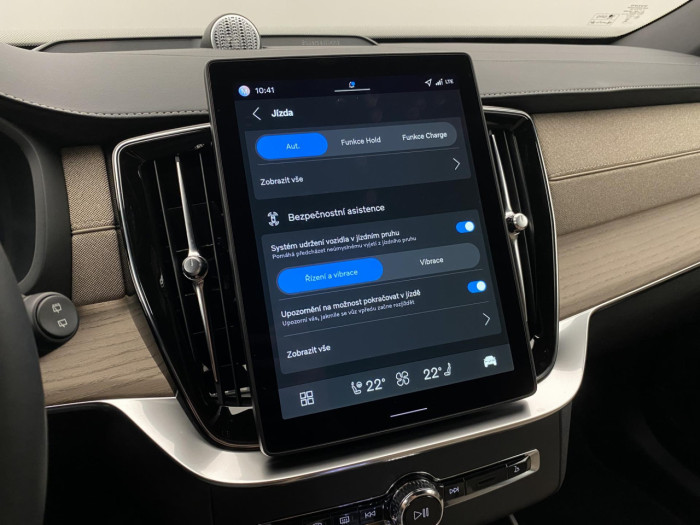 Volvo XC90 T8 AWD Plug-in DARK PLUS 7m na operativní leasing