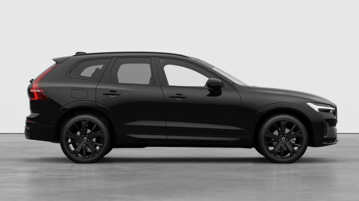 Volvo XC60 B5 AWD AUT PLUS BLACK EDITION na operativní leasing