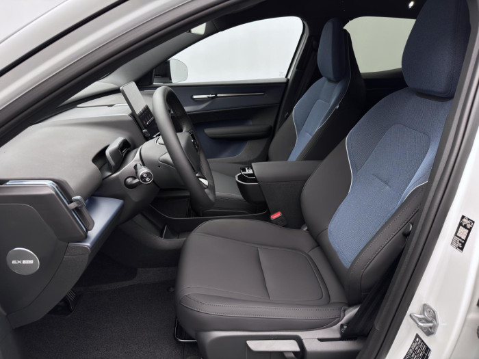 Volvo EX30 CROSS COUNTRY P8 TWIN PLUS na operativní leasing