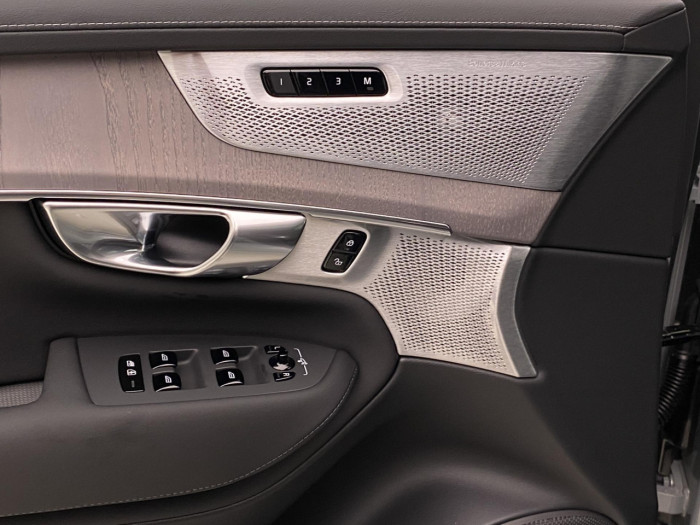 Volvo XC90 B5 AWD AUT DARK PLUS 7míst na operativní leasing