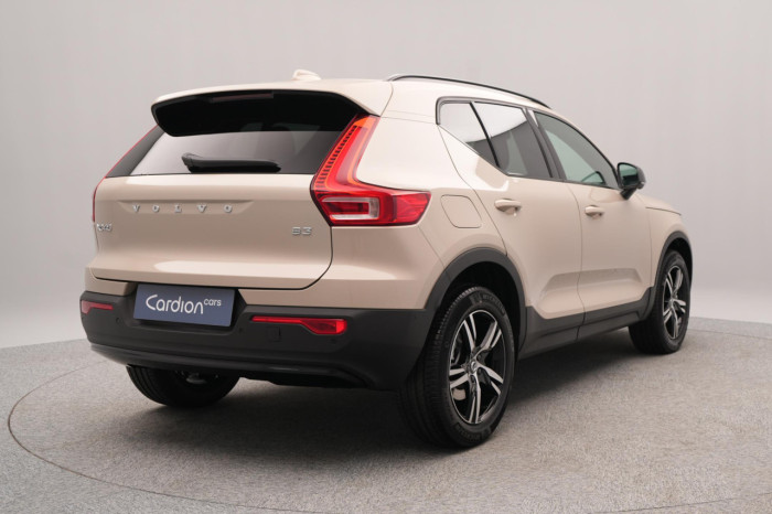Volvo XC40 B3 AUT DARK PLUS na operativní leasing