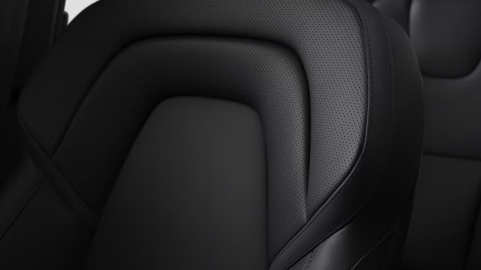 Volvo XC90 PLUS BLACK EDITION, T8 AWD, 228+107 kW / 310+145 HP na operativní leasing