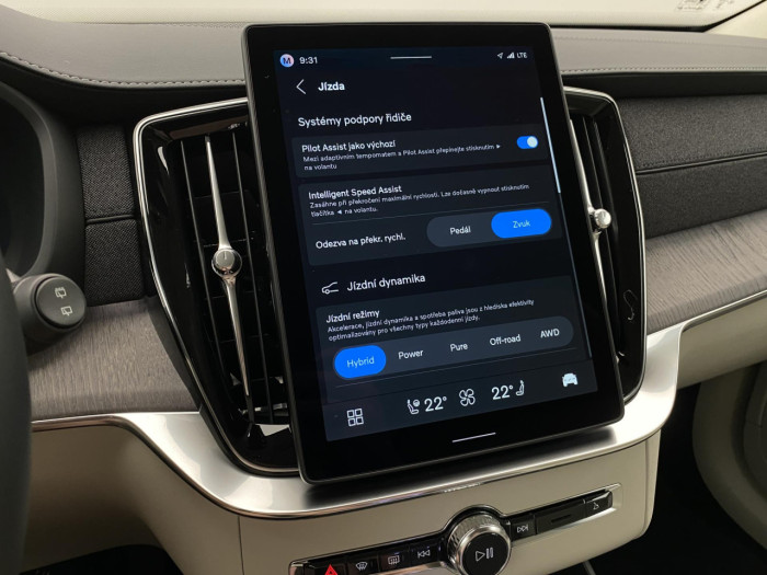 Volvo XC90 T8 AWD Plug-in BRIGHT PLUS 7m na operativní leasing