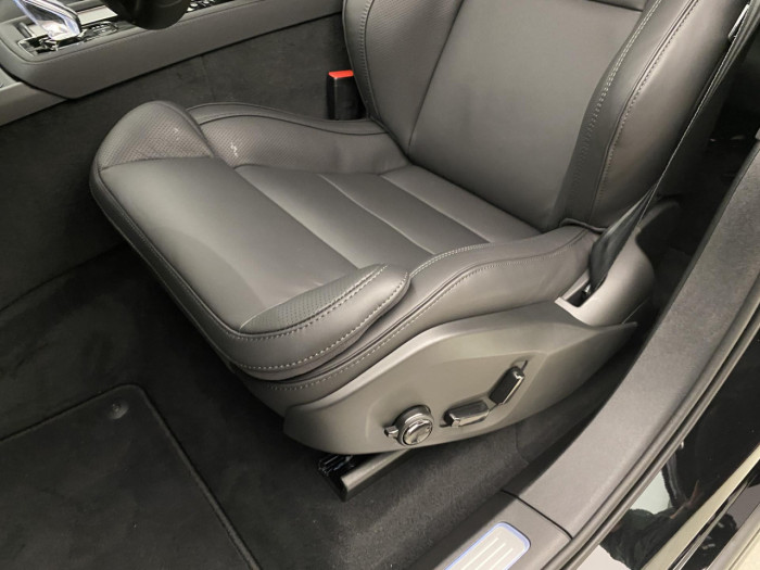 Volvo XC90 B5 AWD AUT BLACK EDITION PLUS na operativní leasing