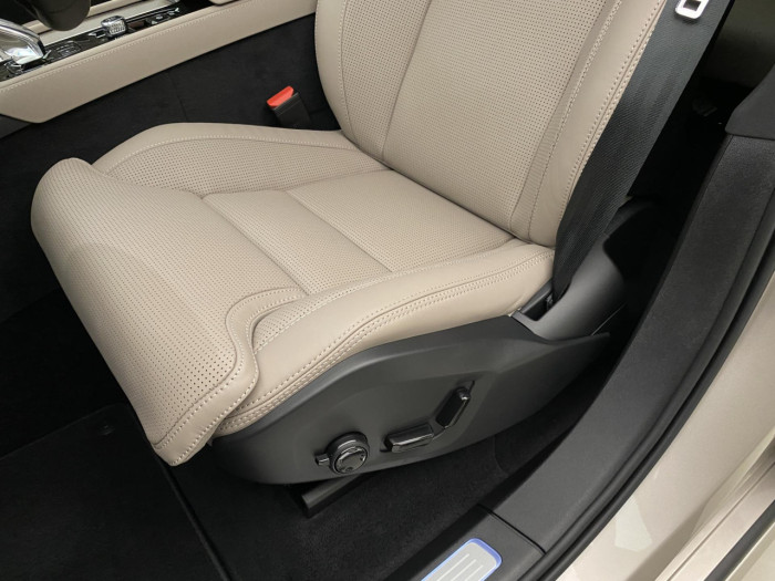 Volvo XC90 T8 AWD Plug-in DARK PLUS 7m na operativní leasing