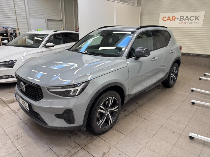 Volvo XC40 B3 PLUS DARK DCT na operativní leasing