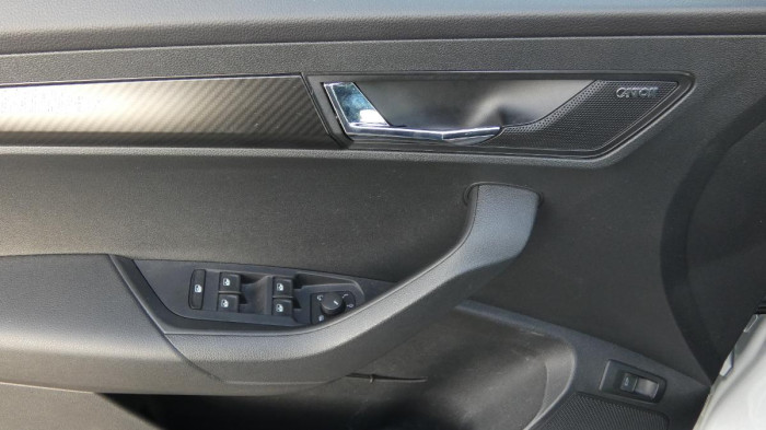 Škoda Karoq 1,5 TSI Sportline DSG na operativní leasing