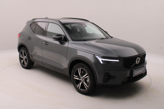 Volvo XC40 B4 AUT DARK PLUS na operativní leasing