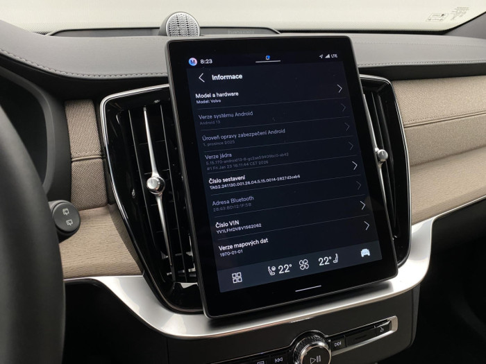 Volvo XC90 T8 AWD Plug-in BRIGHT PLUS 7m na operativní leasing