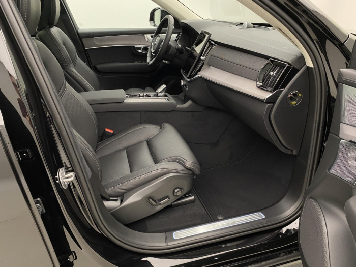 Volvo XC90 T8 AWD Plug-in DARK ULTRA na operativní leasing