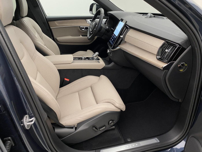 Volvo XC90 B5 AWD AUT DARK PLUS 7míst na operativní leasing