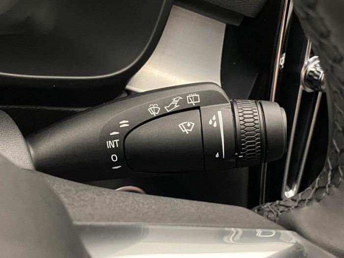 Volvo XC40 B4 AUT DARK PLUS na operativní leasing