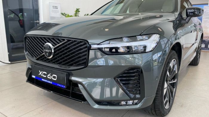 Volvo XC60 PLUS DARK, B5 AWD, 184+10 kW / 250+14 HP na operativní leasing