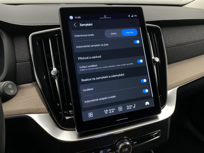 Volvo XC90 T8 AWD RECHARGE BRIGHT PLUS 7m na operativní leasing