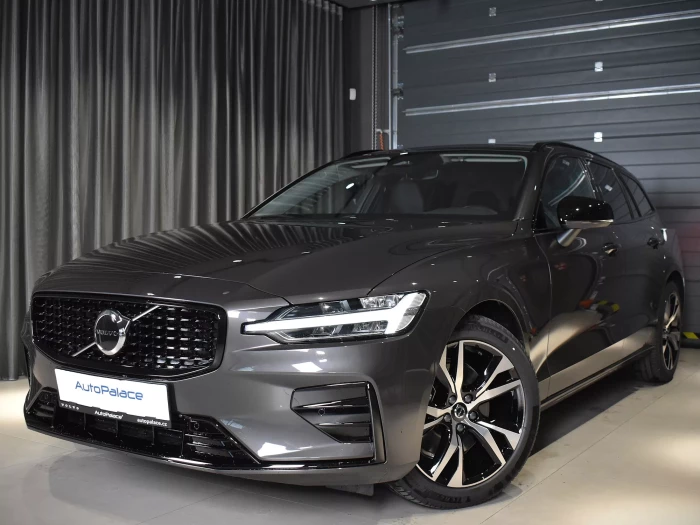 Volvo V60 B4 benzin Plus Dark DCT 5d 2.0 B4 145 kW automat Platinum Grey metalická 2.0 B4 na operativní leasing