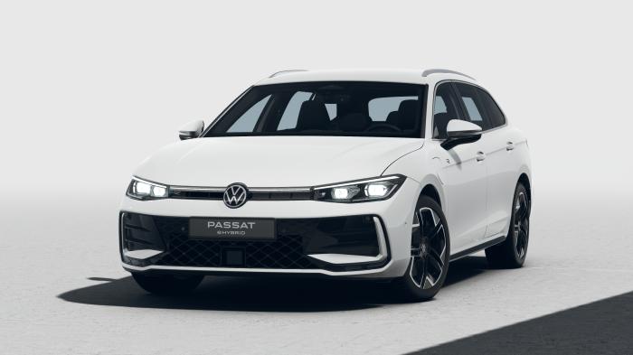 Volkswagen Passat R-Line People 2,0 TSI 150 kW na operativní leasing